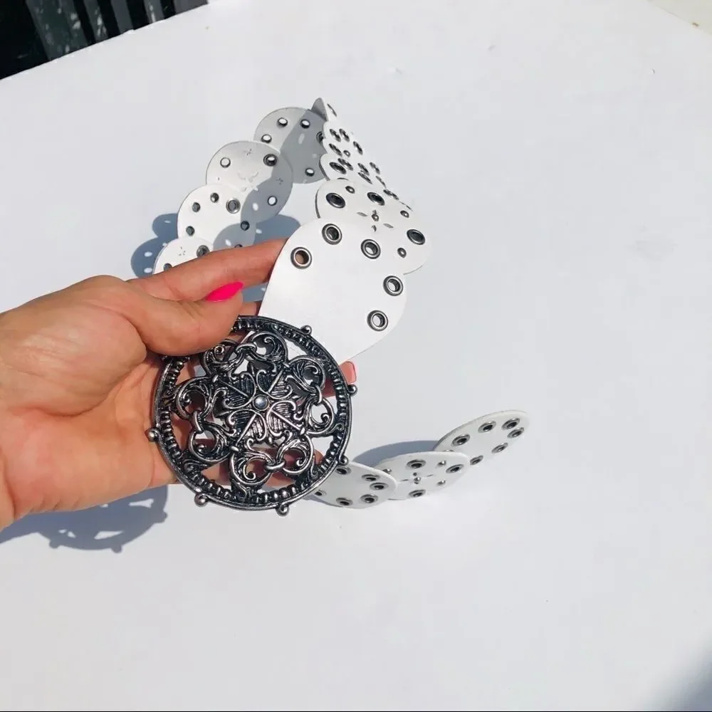Fancy detailed wide fashion belt